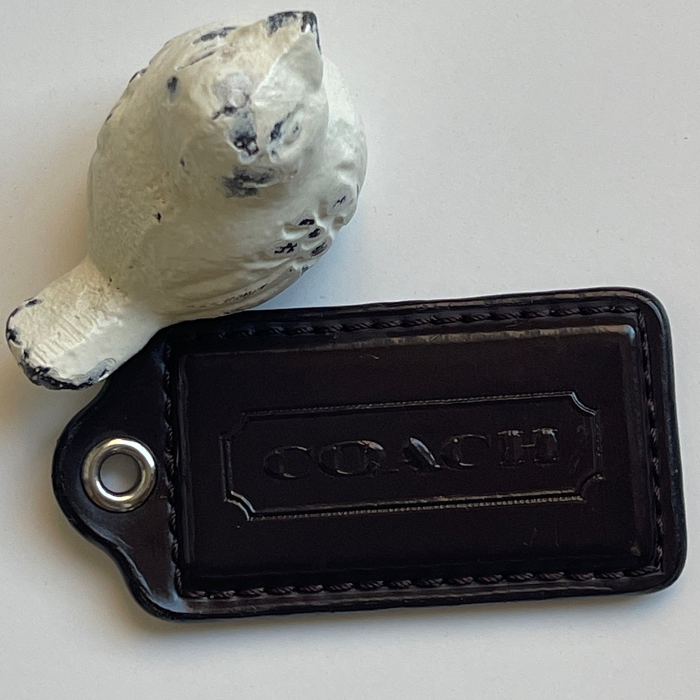 2.5” COACH Leather Fob Bag Charm Keychain
Hang Tag